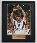 MARTIN JOHNSON - 2003 - ENGLAND RUGBY - THE WEBB ELLIS TROPHY - PHOTO - PLM29-CFB1