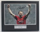 RYAN GIGGS PERSONALLY SIGNED PHOTOGRAPH OF MANCHESTER UNITED WINNING THE UEFA CHAMPIONS LEAGUE 2008 FINAL IN MOSCOW AGAINST CHELSEA. FRAMED IN A CLASSIC FRAME PLM775-CFB1