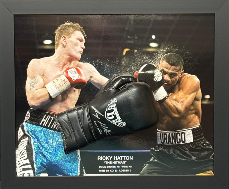 RICKY HATTON FRAMED & SIGNED BLACK BOXING GLOVE WITH LOGO- PORTRAIT SIGNATURE PLM831-DFB1