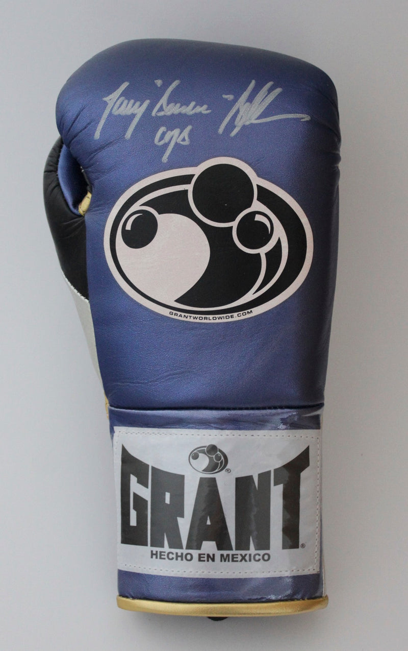 TONY BELLEW PERSONALLY SIGNED BOXING GLOVE - RIGHT HAND - PORTRAIT SIGNATURE