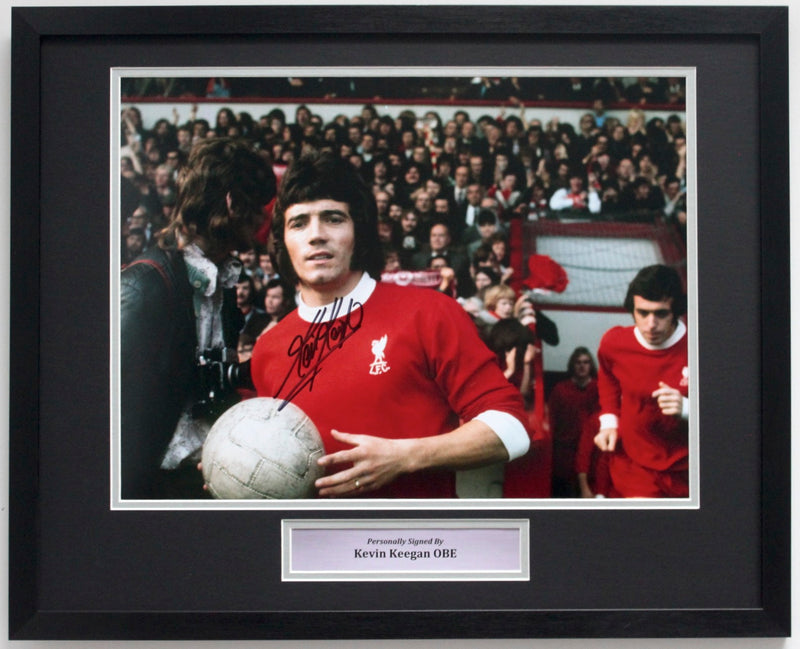 KEVIN KEEGAN PERSONALLY SIGNED PHOTO - ANFIELD DEBUT - CLASSIC FRAME