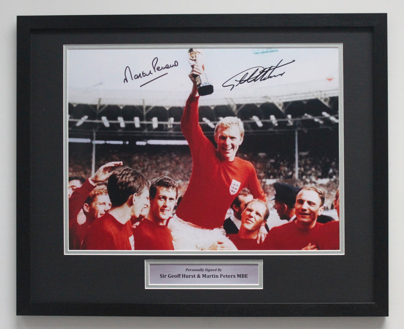 GEOFF HURST & MARTIN PETERS - WC 1966 - DUAL SIGNED - CLASSIC FRAME