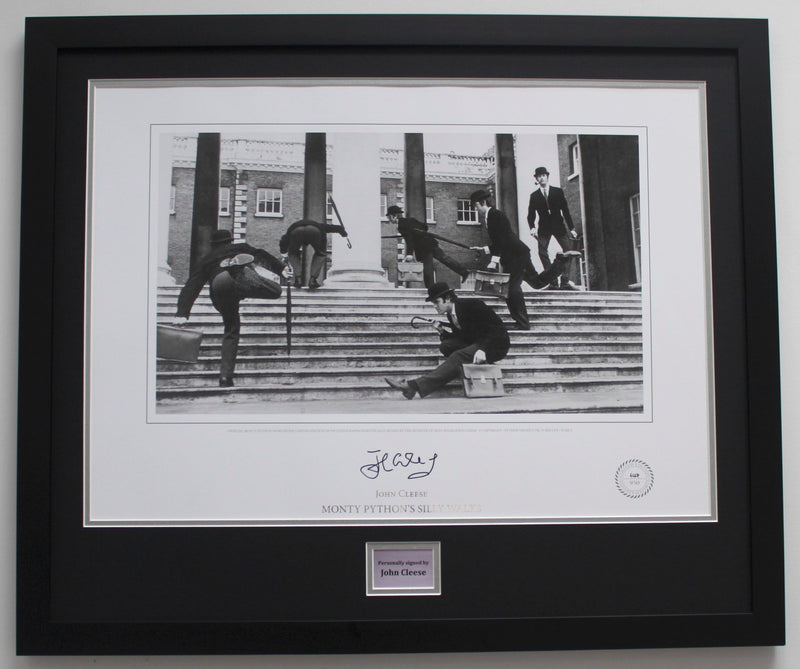 JOHN CLEESE - MINISTRY OF SILLY WALKS - CLASSIC FRAME